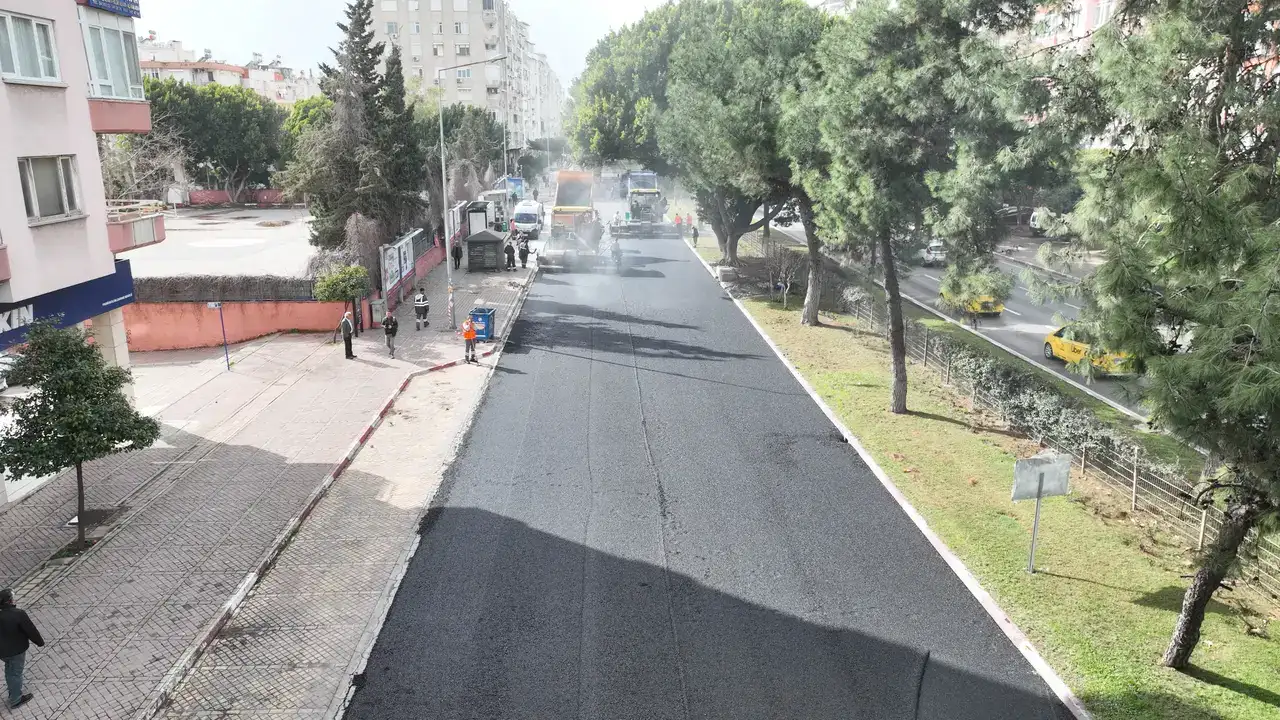 Antalya 100. Yıl Bulvarı'nda Yıllar Sonra Asfalt Yenilendi 3